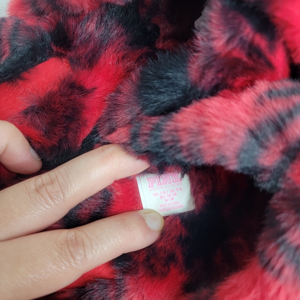 PINK Victoria's Secret faux fur slides slippers. - Picture 4 of 4
